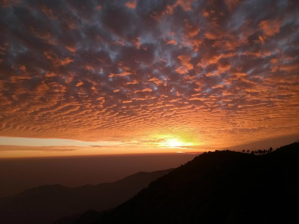 In Apple Estate Kanatal - Himalayan View Resort With Courteous Staff Exterior photo